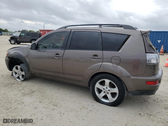 2010 Mitsubishi Outlander XLS with VIN JA4JT4AX5AZ002588, listed as a Copart auction lot 84287184 with 184,195 mi miles and Salvage Title. Bid and sale history available at carsss.com. Image 2.