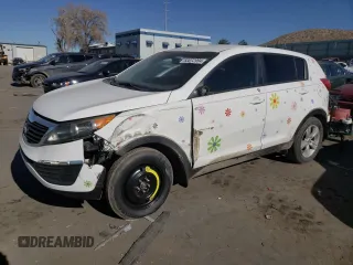 2012 Kia Sportage LX z VIN KNDPB3A28C7338333, wystawiony jako Copart lot #83072994 z przebiegiem 82 891 mil mil oraz Szkoda całkowita • Salvage title. Historia ofert i sprzedaży dostępna na DreamBid. Obrazek 1.