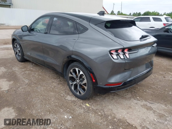2023 Ford Mustang Mach-E Premium z VIN 3FMTK3SUXPMA84646, wystawiony jako IAAI lot #42202748 z przebiegiem 19 480 mil mil oraz . Historia ofert i sprzedaży dostępna na DreamBid. Obrazek 3.