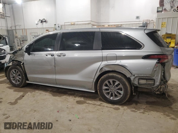 2022 Toyota Sienna XLE with VIN 5TDYRKEC3NS085248, listed as a Copart auction lot 51474975 with 88,812 mi miles and Salvage Title. Bid and sale history available at carsss.com. Image 2.