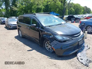 2017 Chrysler Pacifica Touring z VIN 2C4RC1DG3HR517368, wystawiony jako IAAI lot #42378953 z przebiegiem 104 182 mil mil oraz . Historia ofert i sprzedaży dostępna na DreamBid. Obrazek 1.