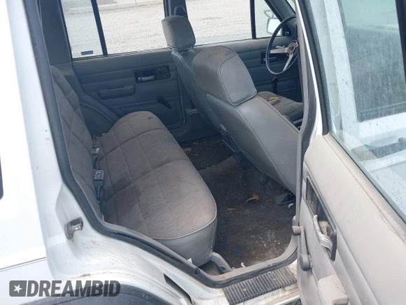 1993 Jeep Cherokee z VIN 1J4FT28PXPL560996, wystawiony jako IAAI lot #42526590 z przebiegiem 304 201 mil mil oraz . Historia ofert i sprzedaży dostępna na DreamBid. Obrazek 8.