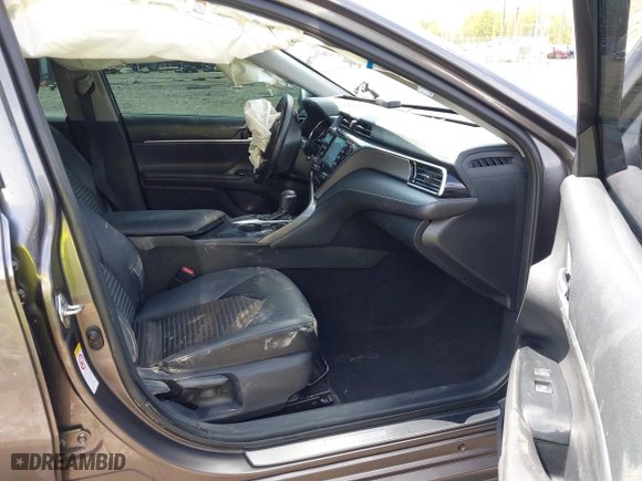 2018 Toyota Camry LE with VIN 4T1B11HK2JU578575, listed as a IAAI auction lot 41850389 with 213,235 mi miles. Bid and sale history available at carsss.com. Image 5.