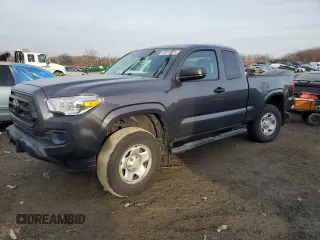 2020 Toyota Tacoma SR z VIN 3TYSX5ENXLT001734, wystawiony jako Copart lot #42916315 z przebiegiem 44 213 mil mil oraz Szkoda całkowita • Salvage title. Historia ofert i sprzedaży dostępna na DreamBid. Obrazek 1.