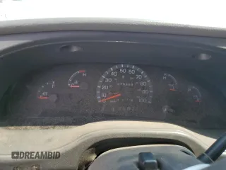 2003 Ford Econoline Passenger XL z VIN 1FBSS31S13HB64470, wystawiony jako Copart lot #55650805 z przebiegiem 278 968 mil mil oraz Szkoda całkowita • Salvage title. Historia ofert i sprzedaży dostępna na DreamBid. Obrazek 9.