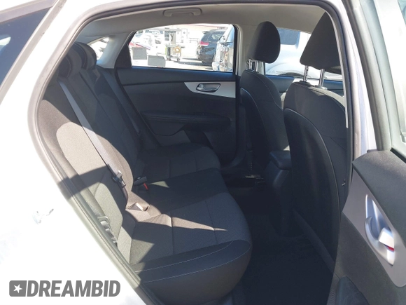 2023 Kia Forte LXS z VIN 3KPF24AD3PE599829, wystawiony jako IAAI lot #41740903 z przebiegiem 20 548 mil mil oraz . Historia ofert i sprzedaży dostępna na DreamBid. Obrazek 8.