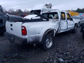 2008 Ford F-450 XL with VIN 1FTXW42R98EB14710, listed as a Copart auction lot 81383144 with 259,012 mi miles and Salvage Title. Bid and sale history available at carsss.com. Image 3.