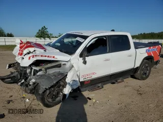 2019 Ram 1500 Rebel z VIN 1C6SRFLT7KN811895, wystawiony jako Copart lot #52249485 z przebiegiem 162 597 mil mil oraz Szkoda całkowita • Salvage title. Historia ofert i sprzedaży dostępna na DreamBid. Obrazek 1.