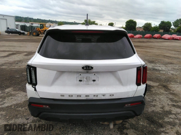 2021 Kia Sorento LX with VIN 5XYRG4LCXMG017520, listed as a IAAI auction lot 39440093 with 111,311 mi miles. Bid and sale history available at carsss.com. Image 17.