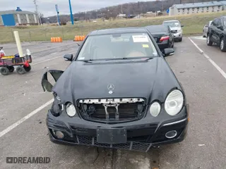 2009 Mercedes-Benz E-Class Luxury 3.5L with VIN WDBUF87X29B368908, listed as a IAAI auction lot 41224808 with 143,719 mi miles. Bid and sale history available at carsss.com. Image 13.