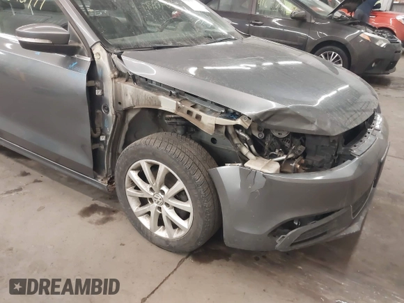 2013 Volkswagen Jetta SE z VIN 3VWDP7AJ3DM438881, wystawiony jako IAAI lot #41640177 z przebiegiem 153 129 mil mil oraz . Historia ofert i sprzedaży dostępna na DreamBid. Obrazek 6.