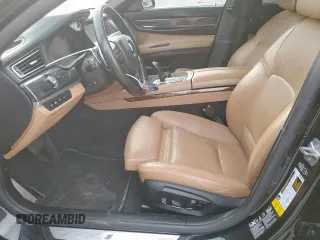 2015 BMW 7 Series 750Li xDrive z VIN WBAYF8C54FD654540, wystawiony jako Copart lot #49346035 z przebiegiem 98 336 mil mil oraz Szkoda całkowita • Salvage title. Historia ofert i sprzedaży dostępna na DreamBid. Obrazek 7.