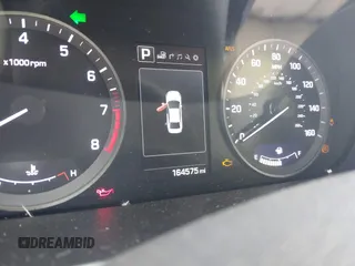 2017 Hyundai Sonata Sport z VIN 5NPE34AF3HH502782, wystawiony jako IAAI lot #42320939 z przebiegiem 164 575 mil mil oraz . Historia ofert i sprzedaży dostępna na DreamBid. Obrazek 7.