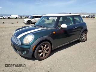 2008 MINI Hardtop z VIN WMWMF33528TT60290, wystawiony jako Copart lot #57363895 z przebiegiem 77 814 mil mil oraz Tytuł czysty. Historia ofert i sprzedaży dostępna na DreamBid. Obrazek 1.