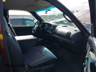 2000 Dodge 1500 z VIN 3B7HF13Z9YG138645, wystawiony jako IAAI lot #42298492 z przebiegiem 138 898 mil mil oraz . Historia ofert i sprzedaży dostępna na DreamBid. Obrazek 5.