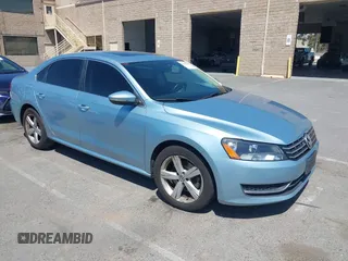 2012 Volkswagen Passat SE z VIN 1VWBP7A37CC036967, wystawiony jako IAAI lot #42035104 z przebiegiem 264 067 mil mil oraz . Historia ofert i sprzedaży dostępna na DreamBid. Obrazek 1.
