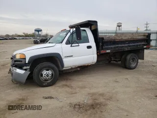 2006 GMC Sierra 3500 WT z VIN 1GDJK34U56E167281, wystawiony jako Copart lot #76955914 z przebiegiem 197 351 mil mil oraz Szkody całkowita. Historia ofert i sprzedaży dostępna na DreamBid. Obrazek 1.