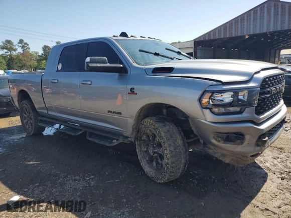 2022 Ram 2500 Big Horn z VIN 3C6UR5MLXNG149714, wystawiony jako Copart lot #56289135 z przebiegiem 110 812 mil mil oraz Szkoda całkowita • Salvage title. Historia ofert i sprzedaży dostępna na DreamBid. Obrazek 4.