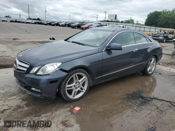 2013 Mercedes-Benz E 350 z VIN WDDKJ5KB5DF196091, wystawiony jako Copart lot #54760045 z przebiegiem 93 941 mil mil oraz Szkoda całkowita • Salvage title. Historia ofert i sprzedaży dostępna na DreamBid. Obrazek 1.