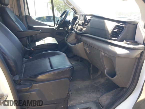 2020 Ford Transit Cargo z VIN 1FTBR1Y8XLKB35493, wystawiony jako IAAI lot #41887907 z przebiegiem 95 858 mil mil oraz . Historia ofert i sprzedaży dostępna na DreamBid. Obrazek 5.