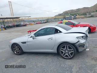 2016 Mercedes-Benz SLK 300 z VIN WDDPK3JA6GF120786, wystawiony jako IAAI lot #42194863 z przebiegiem 114 125 mil mil oraz . Historia ofert i sprzedaży dostępna na DreamBid. Obrazek 14.