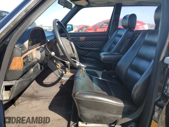1989 Mercedes-Benz 560 with VIN WDBCA39D8KA437872, listed as a Copart auction lot 45689195 with 151,851 mi miles and Clean Title. Bid and sale history available at DreamBid. Image 7.