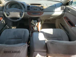 2002 Toyota Camry XLE z VIN 4T1BF30K12U020467, wystawiony jako Copart lot #54628995 z przebiegiem 222 898 mil mil oraz Szkoda całkowita • Salvage title. Historia ofert i sprzedaży dostępna na DreamBid. Obrazek 8.