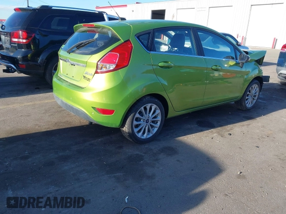 2018 Ford Fiesta Titanium z VIN 3FADP4FJ2JM142861, wystawiony jako IAAI lot #41860660 z przebiegiem 20 820 mil mil oraz . Historia ofert i sprzedaży dostępna na DreamBid. Obrazek 4.