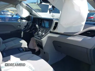 2018 Toyota Sienna LE Auto Access Seat with VIN 5TDKZ3DC3JS926847, listed as a IAAI auction lot 41969008 with 97,189 mi miles. Bid and sale history available at carsss.com. Image 5.