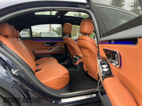 2022 Mercedes-Benz S 500 z VIN W1K6G6DB2NA068179, wystawiony jako Copart lot #59617975 z przebiegiem 43 249 mil mil oraz Czysty tytuł • Clean title. Historia ofert i sprzedaży dostępna na DreamBid. Obrazek 6.