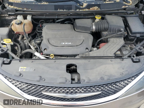 2017 Chrysler Pacifica Touring with VIN 2C4RC1DG6HR572039, listed as a Copart auction lot 58568105 with 190,405 mi miles and Salvage title. Bid and sale history available at DreamBid. Image 12.
