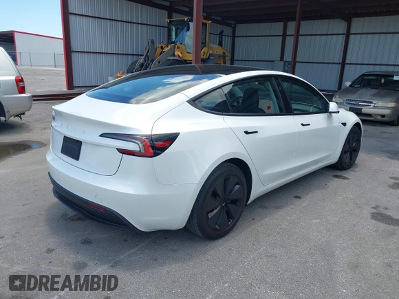 2024 Tesla Model 3 z VIN 5YJ3E1EA7RF721503, wystawiony jako IAAI lot #42246752 z przebiegiem 8 807 mil mil oraz . Historia ofert i sprzedaży dostępna na DreamBid. Obrazek 4.