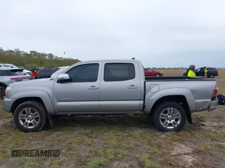 2014 Toyota Tacoma with VIN 3TMLU4EN5EM143687, listed as a IAAI auction lot 40552649 with 1 mi miles. Bid and sale history available at carsss.com. Image 13.