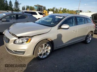 2017 Volvo V60 Premier with VIN YV140MEK6H1336531, listed as a Copart auction lot 74840174 with 86,663 mi miles and Salvage Title. Bid and sale history available at carsss.com. Image 1.