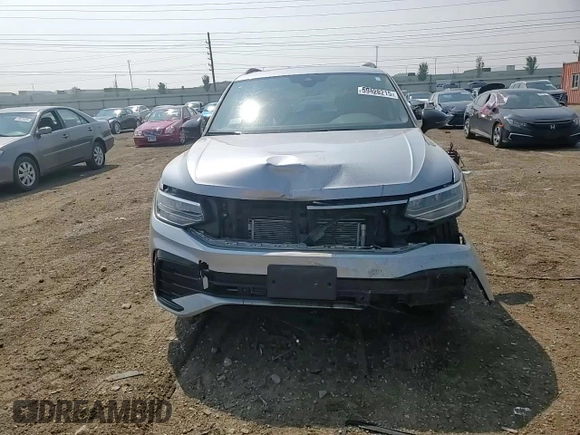 2022 Volkswagen Tiguan SE R-Line Black with VIN 3VV8B7AX5NM138429, listed as a Copart auction lot 59428215 with 21,181 mi miles and Salvage title. Bid and sale history available at DreamBid. Image 13.