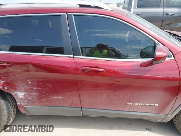 2021 Jeep Cherokee Altitude z VIN 1C4PJLLB0MD155026, wystawiony jako IAAI lot #42204298 z przebiegiem 63 491 mil mil oraz . Historia ofert i sprzedaży dostępna na DreamBid. Obrazek 13.