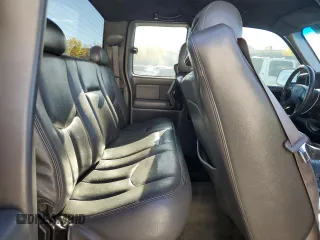 2003 Chevrolet Silverado SS z VIN 2GCEK19N531270435, wystawiony jako Copart lot #76632764 z przebiegiem 200 234 mil mil oraz Szkody całkowita. Historia ofert i sprzedaży dostępna na DreamBid. Obrazek 10.