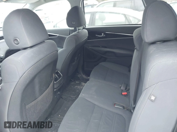 2019 Kia Sorento LX with VIN 5XYPGDA39KG452763, listed as a IAAI auction lot 41585609 with 71,503 mi miles. Bid and sale history available at carsss.com. Image 8.