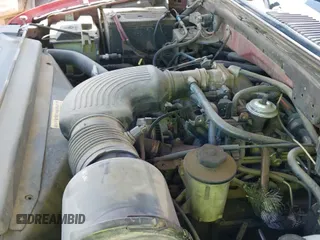 1999 Ford F-250 z VIN 1FTRX27LXXKB67575, wystawiony jako IAAI lot #42350492 z przebiegiem Nie podano mil oraz . Historia ofert i sprzedaży dostępna na DreamBid. Obrazek 12.
