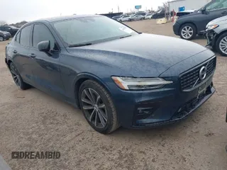 2021 Volvo S60 Momentum with VIN 7JR102FZ0MG118621, listed as a IAAI auction lot 41603168 with 43,585 mi miles. Bid and sale history available at carsss.com. Image 1.