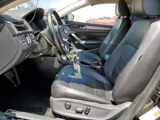 2014 Volkswagen Passat Wolfsburg Edition z VIN 1VWAT7A36EC030197, wystawiony jako Copart lot #59638335 z przebiegiem 236 622 mil mil oraz Szkoda całkowita • Salvage title. Historia ofert i sprzedaży dostępna na DreamBid. Obrazek 7.