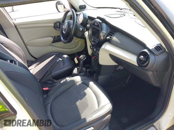 2015 MINI Hardtop 4 Door with VIN WMWXS5C53FT832742, listed as a IAAI auction lot 42059417 with 114,671 mi miles and . Bid and sale history available at DreamBid. Image 5.