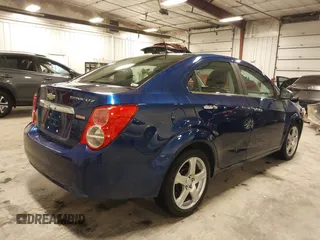 2012 Chevrolet Sonic LTZ z VIN 1G1JE5SB4C4214450, wystawiony jako IAAI lot #42207345 z przebiegiem 120 152 mil mil oraz . Historia ofert i sprzedaży dostępna na DreamBid. Obrazek 4.