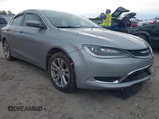 2015 Chrysler 200 Limited z VIN 1C3CCCAB2FN587131, wystawiony jako IAAI lot #41202550 z przebiegiem 105 715 mil mil oraz . Historia ofert i sprzedaży dostępna na DreamBid. Obrazek 1.