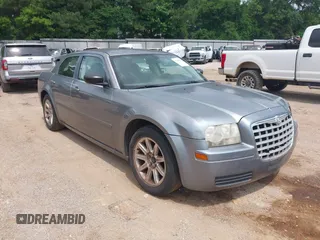 2006 Chrysler 300 z VIN 2C3KA43RX6H446351, wystawiony jako IAAI lot #42384985 z przebiegiem 204 809 mil mil oraz . Historia ofert i sprzedaży dostępna na DreamBid. Obrazek 1.