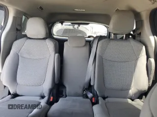 2022 Toyota Sienna LE z VIN 5TDKRKECXNS076178, wystawiony jako Copart lot #57437765 z przebiegiem 42 497 mil mil oraz Szkoda całkowita • Salvage title. Historia ofert i sprzedaży dostępna na DreamBid. Obrazek 10.