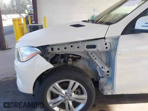 2012 Mercedes-Benz M ML 350 with VIN 4JGDA5HB1CA013738, listed as a IAAI auction lot 42024949 with 81,124 mi miles. Bid and sale history available at carsss.com. Image 6.