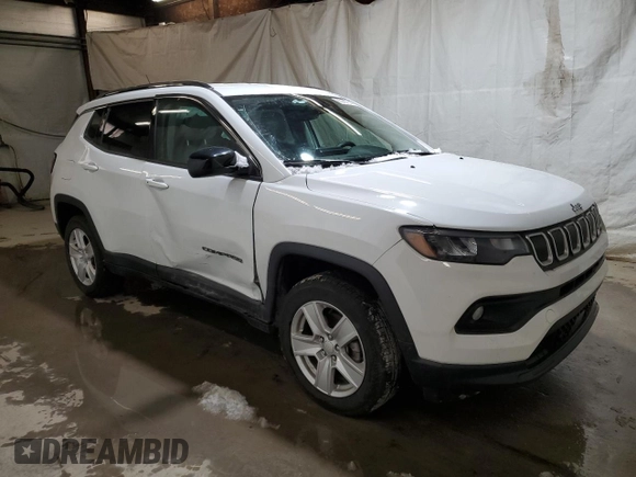 2022 Jeep Compass Altitude with VIN 3C4NJDBB7NT132370, listed as a Copart auction lot 85887934 with 29,143 mi miles and Salvage Title. Bid and sale history available at carsss.com. Image 4.