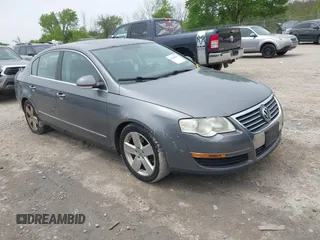 2008 Volkswagen Passat Komfort z VIN WVWAK73C68P042821, wystawiony jako IAAI lot #42320315 z przebiegiem 219 461 mil mil oraz . Historia ofert i sprzedaży dostępna na DreamBid. Obrazek 1.