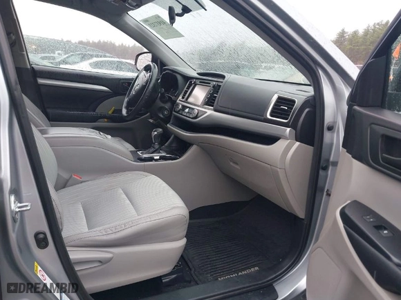 2016 Toyota Highlander LE with VIN 5TDBKRFH7GS281290, listed as a IAAI auction lot 41937323 with 86,135 mi miles. Bid and sale history available at carsss.com. Image 5.